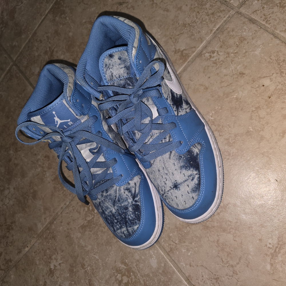 Jordan 1 Mid in Washed Denim 
Like new 
Size 7y 9 women's or 8 mens - Picture 5 of 9